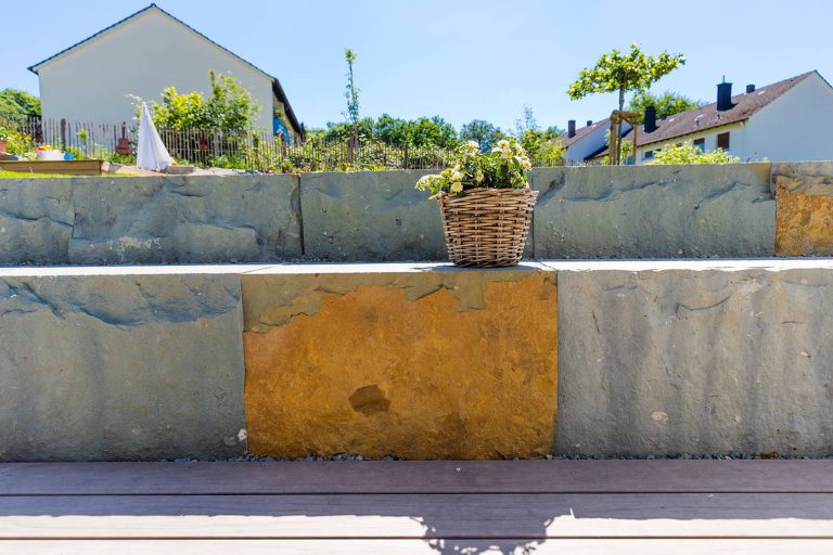 koetter_galabau_landschaftsbau_soest_referenz_galeriebilder_garten_mit_terrasse_und_holzzaun_bild_04