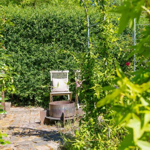 koetter_galabau_landschaftsbau_soest_referenz_galeriebilder_garten_mit_terrasse_und_liegebereich_bild_02-1440×960