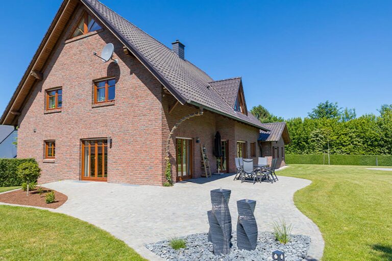 koetter_galabau_landschaftsbau_soest_referenz_titelbild_garten_mit_teich_und_feuerstelle_bild_02