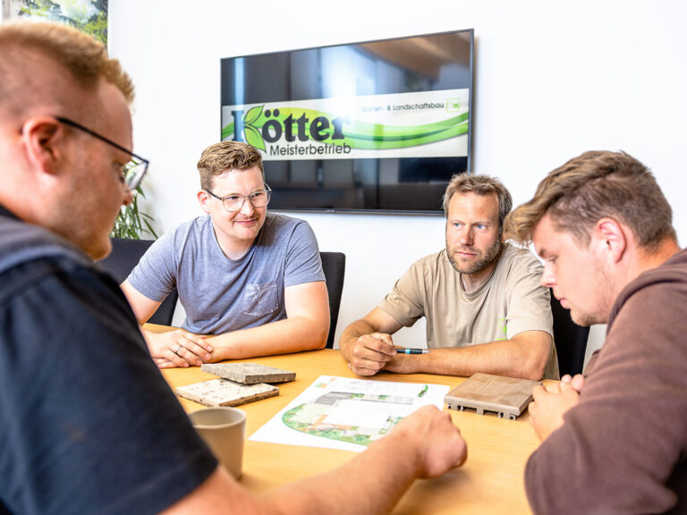 koetter_galabau_landschaftsbau_soest_teamfoto_CTA-Kontaktaufnahme_02